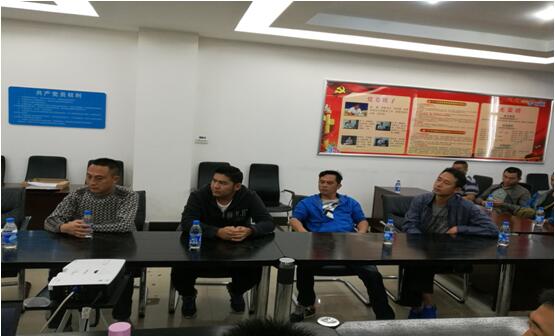 普洱铁塔公司驾驶员张华、邹红宾、李剑（左二、左三、左四）加入清静培训。。。。。